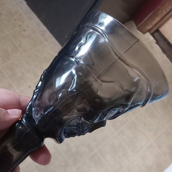 Pair of Skull Drinking Cups - Picture 5 of 6